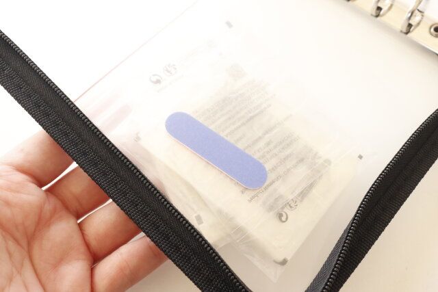ダイソーの家計管理に便利な6リングファイル（A5、ジッパー付、ブラック）