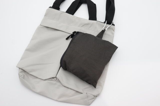 ソフトナイロン折りたたみ収納リュック（GY） ループ