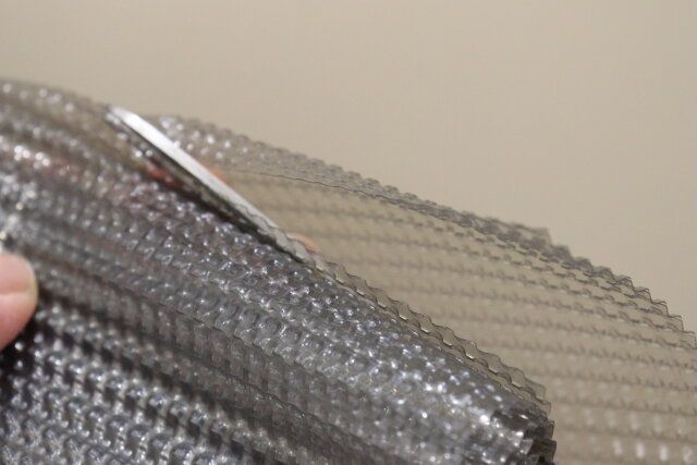 ダイソー エンボス加工食品棚シート（抗菌、グレー） サイズ調整 はさみ