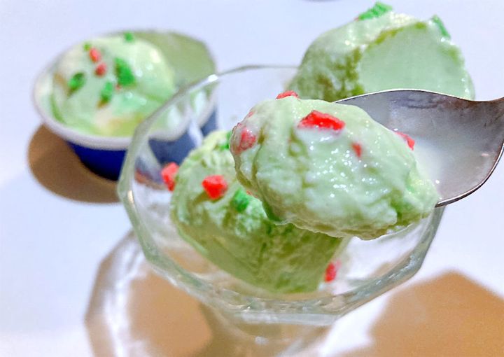 再現ポッピングシャワーをスプーンですくったところ