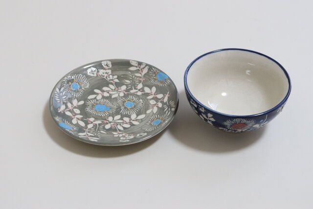 セリアのプレート アースフラワーとボウル アースフラワーのパッケージ