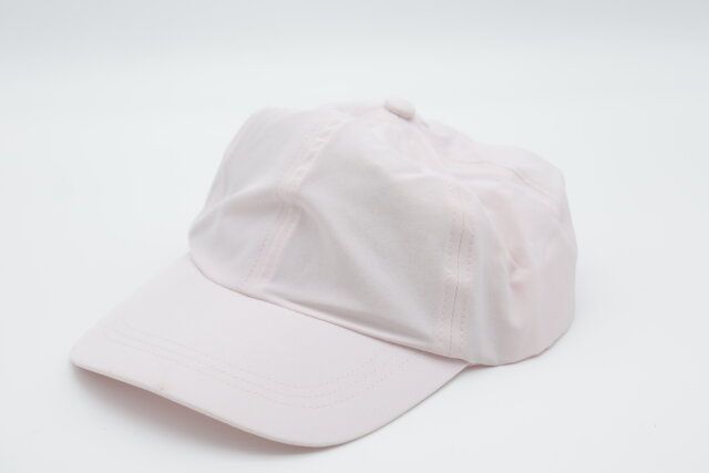 ダイソーのレディーススポーツキャップ（ブラック、ピンク）のパッケージ