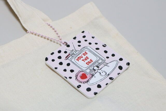 セリアの〈101〉ボールチェーン付きミラー3