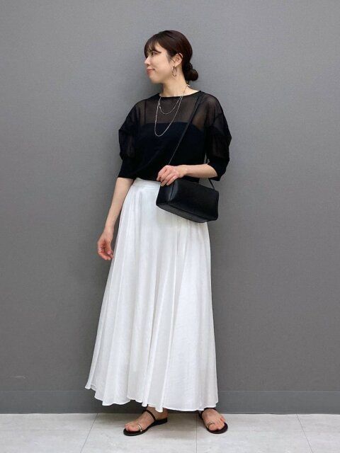 黒シアートップスコーデ4