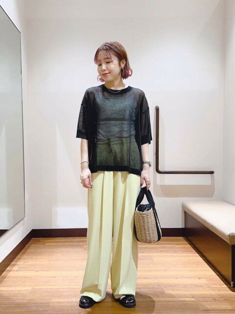 黒シアートップスコーデ2