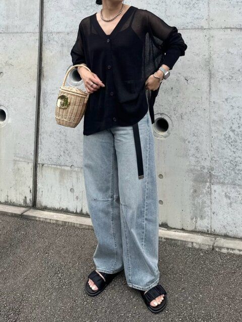 黒シアートップスコーデ1