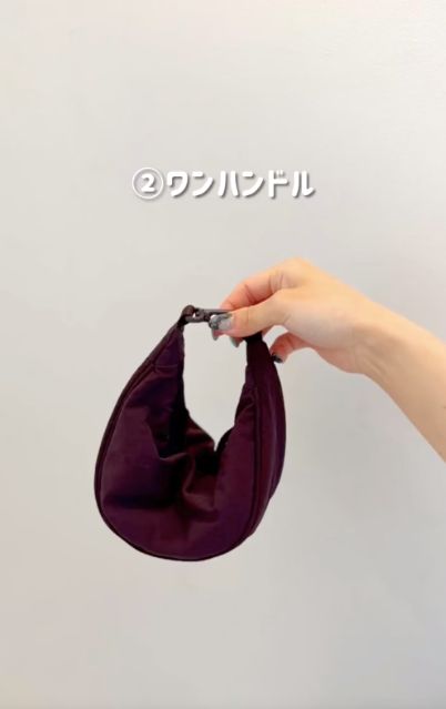 パープルのラウンドウルトラミニバッグ