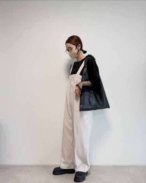 TT＊MAYオールインワンと黒トップスのコーデ