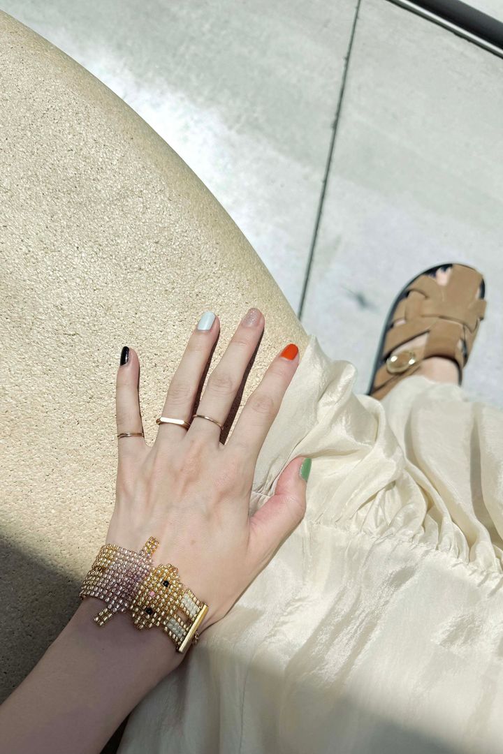 2025年夏コスメ・ネイル編◇ ワンカラーネイルで指ごとに色を変えてカラフルに【ささやかですてきなもの 大谷有紀 vol.246】