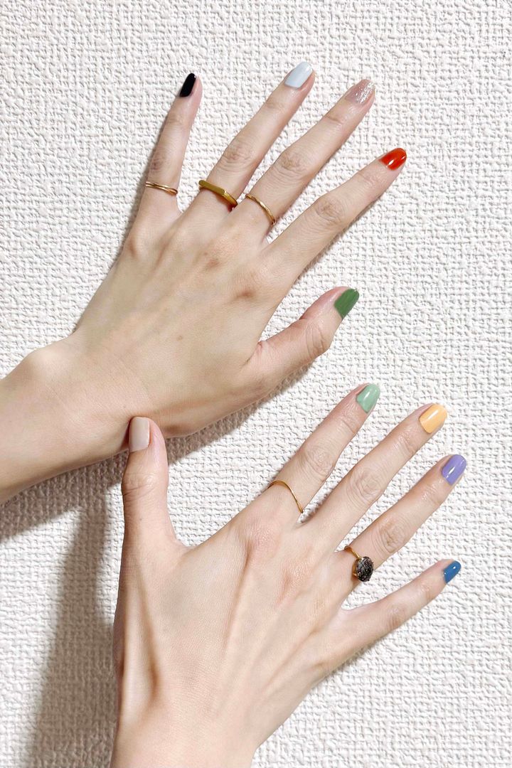 2025年夏コスメ・ネイル編◇ ワンカラーネイルで指ごとに色を変えてカラフルに【ささやかですてきなもの 大谷有紀 vol.246】