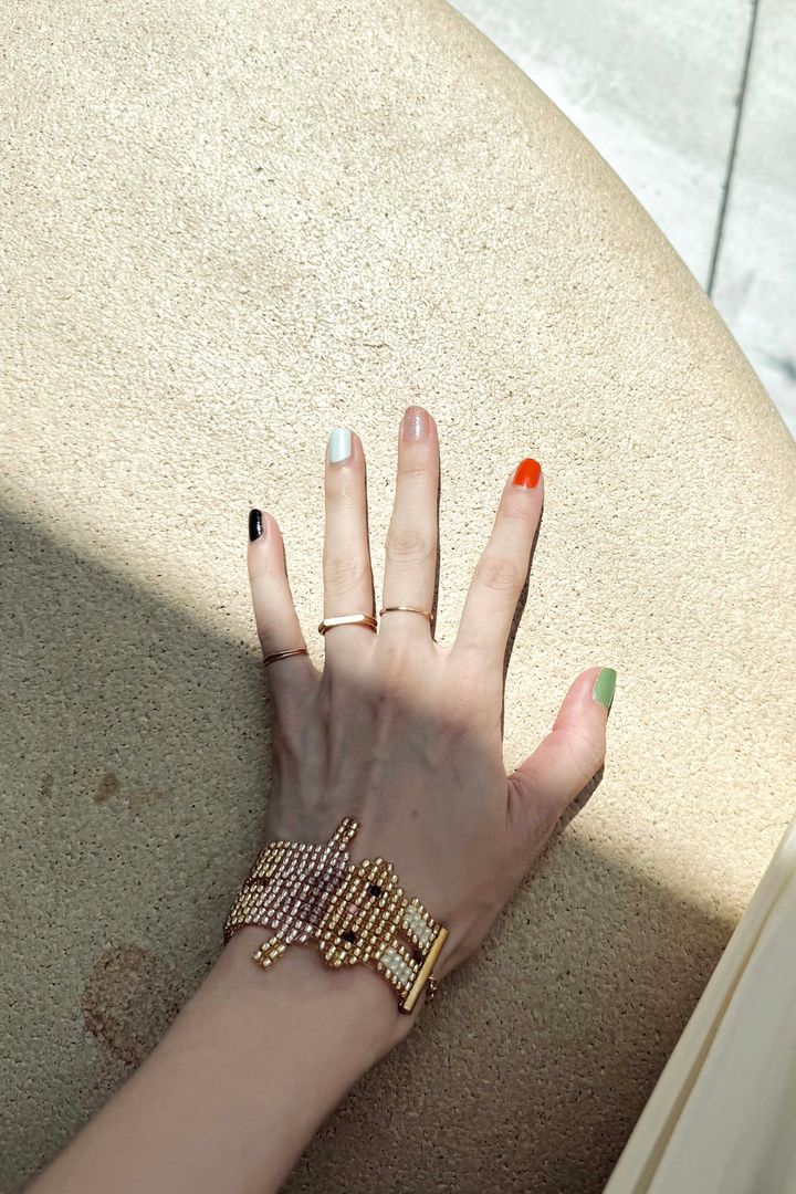 2025年夏コスメ・ネイル編◇ ワンカラーネイルで指ごとに色を変えてカラフルに【ささやかですてきなもの 大谷有紀 vol.246】