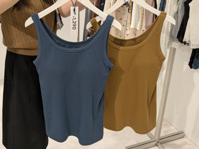 ブルーとイエローのブラフィールリブタンクトップ