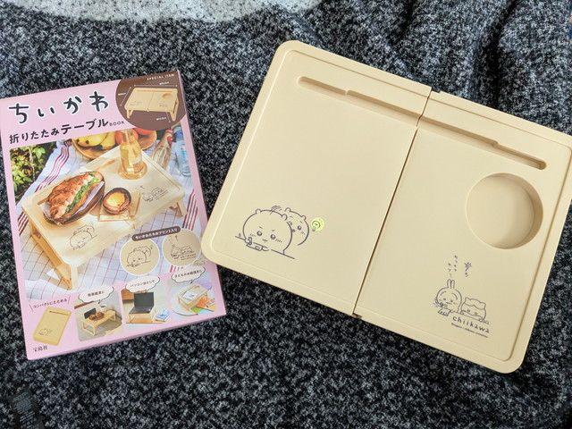 ちいかわの折りたたみテーブル