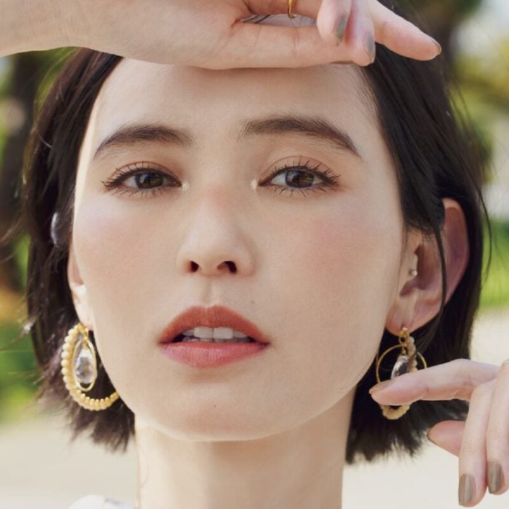 オレンジ色のチークメイク