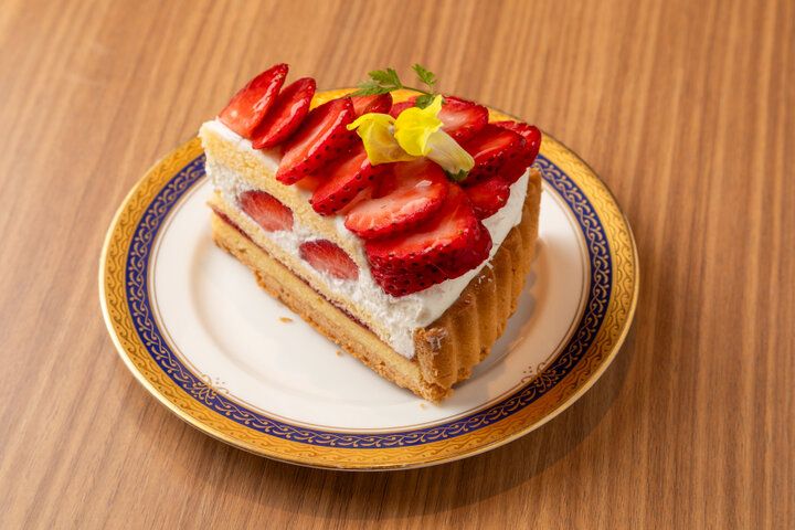 大阪・関西万博の最寄り沿線！弁天町駅直結のホテル内カフェ「SARAS CAFE & BRASSERIE」でティータイム