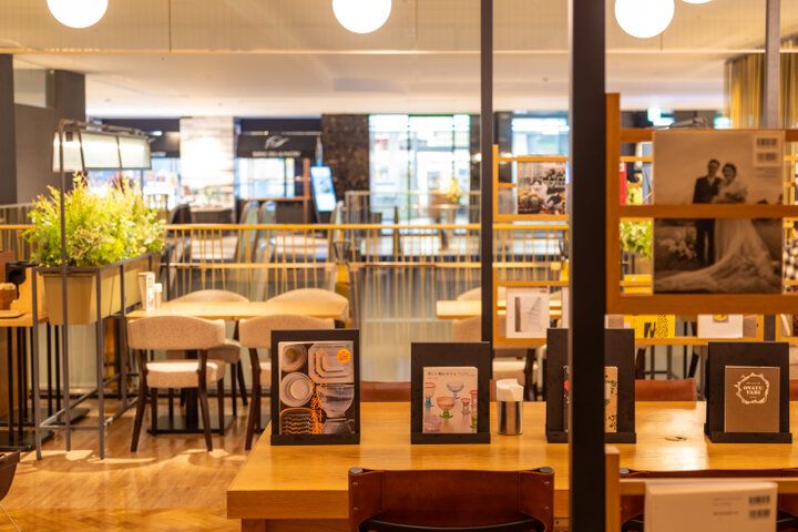 大阪・関西万博の最寄り沿線！弁天町駅直結のホテル内カフェ「SARAS CAFE & BRASSERIE」でティータイム