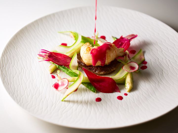 麻布十番『La Maison Confortable』の「アカザエビ 牛タン ビーツ」