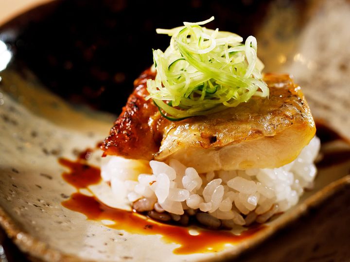 麻布十番『みつい』の「のどぐろの焼き寿司」
