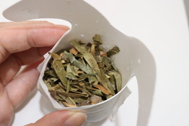 ダイソーのお茶パックホルダーは茶葉が入れやすい