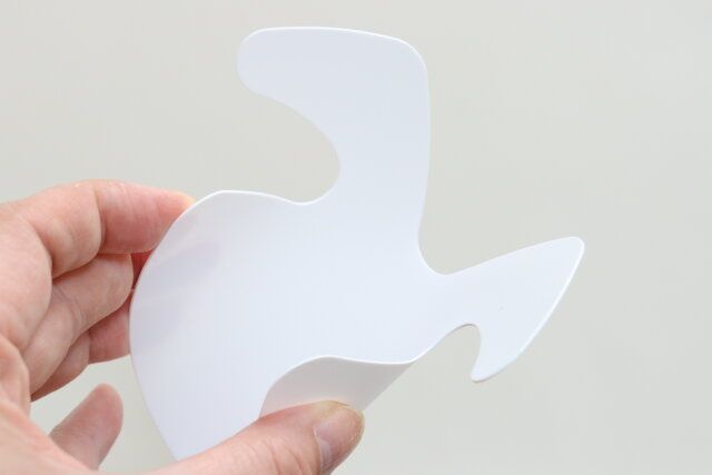 ダイソーのお茶パックホルダーを曲げて差し込む