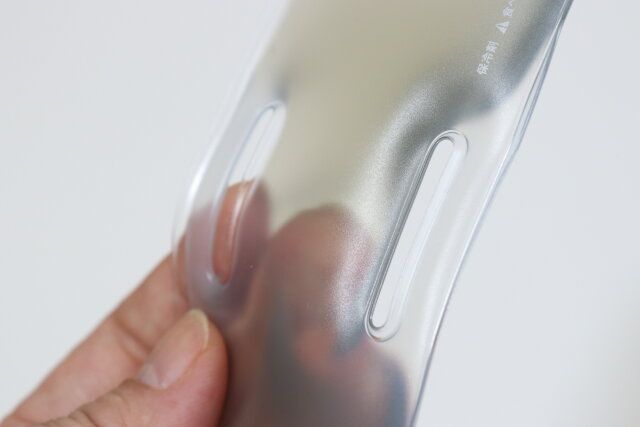 セリアの穴がある保冷剤ベルト通し穴付