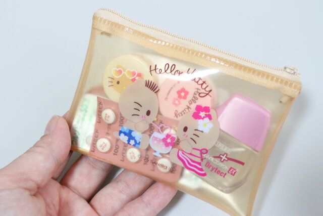 ダイソーのHello KittyフラットポーチS2