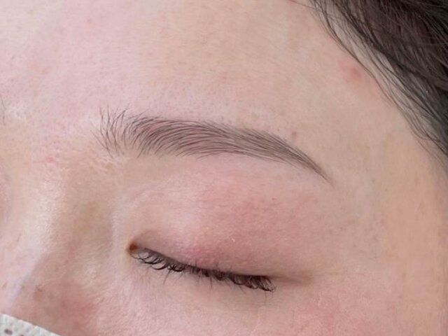 骨格にフィットした“抜け感眉”