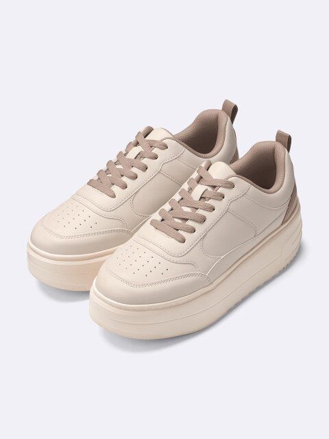 GUのボリュームソールコートスニーカー