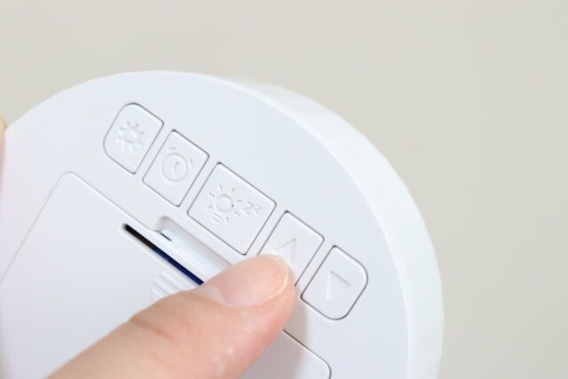 LEDデジタル時計（ラウンド） ボタン