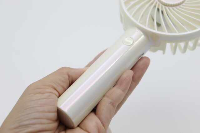 スリーピーのアロマハンディファンはオーロラカラーがかわいい