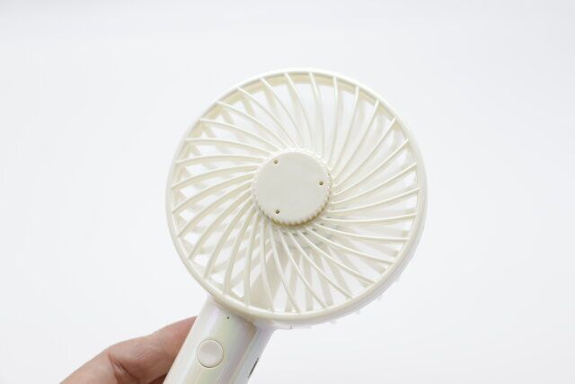スリーピーのアロマハンディファンは弱モードでもしっかり風を感じる