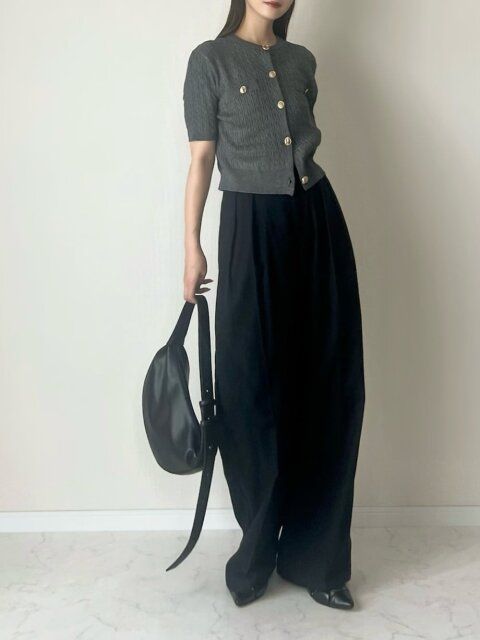 黒パンツコーデ1