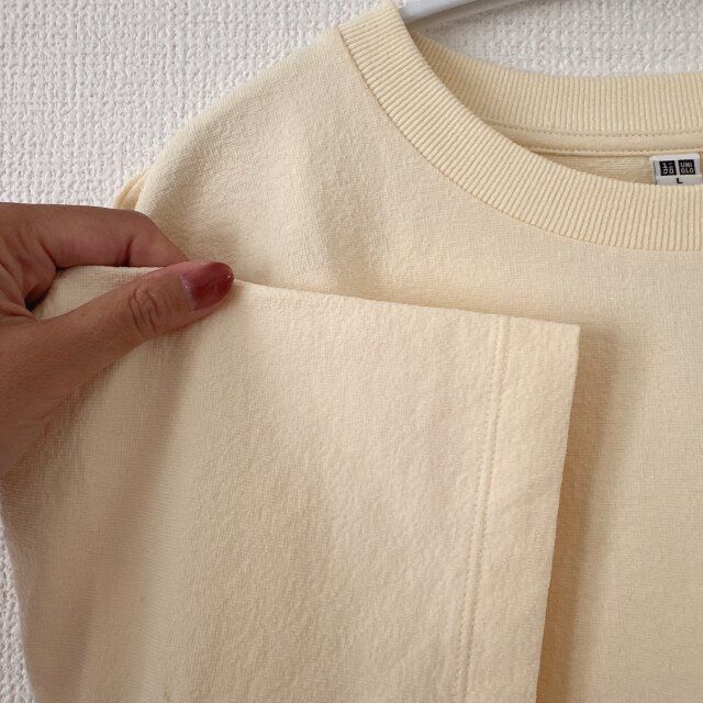ユニクロ テクスチャージャージーT YELLOW 袖部分