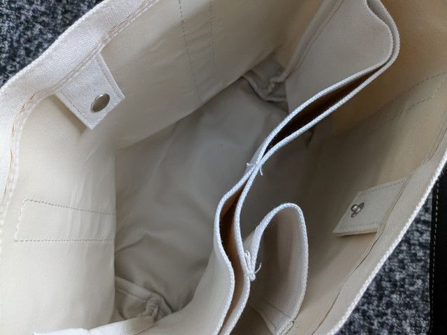 エーグルミニトートバッグ中の仕切り