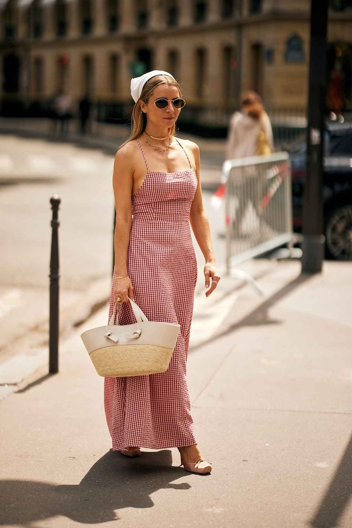 画像: スカーフが可愛い♡ 都会にも映える大人の洗練リゾート