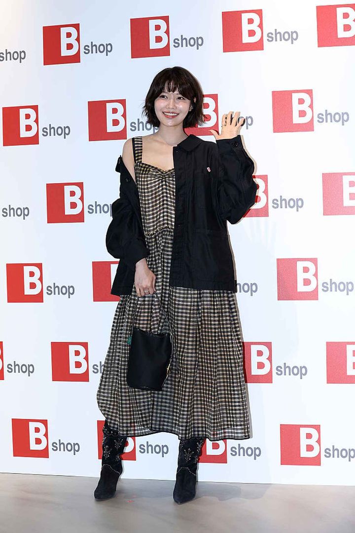 画像: 【少女時代 スヨン】フェミニンドレスも“黒”で都会的に