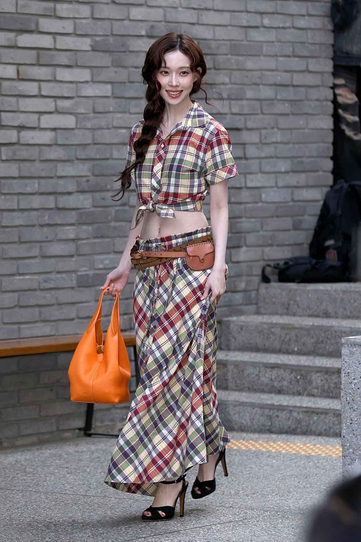 画像: 【aespa ウィンター】色遊びを楽しむモダンなセットアップ