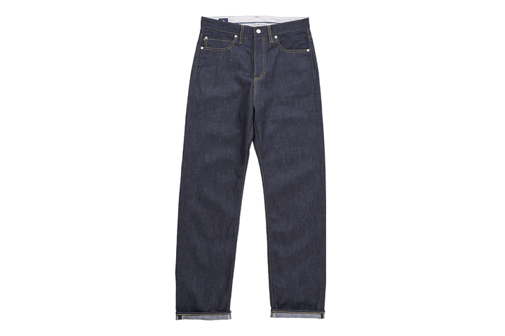 〈モモタロウジーンズ〉のリジッドデニムパンツ