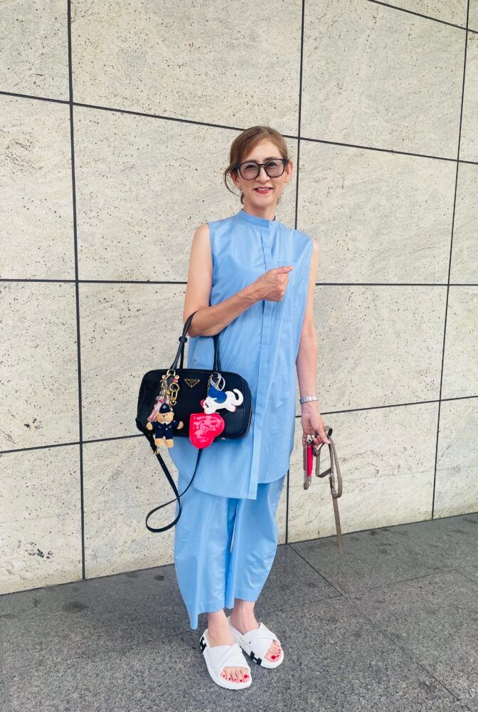 「PLAIN PEOPLE」のらくちんセットアップに、品よく遊び心をプラスした夏の上級コーデ！