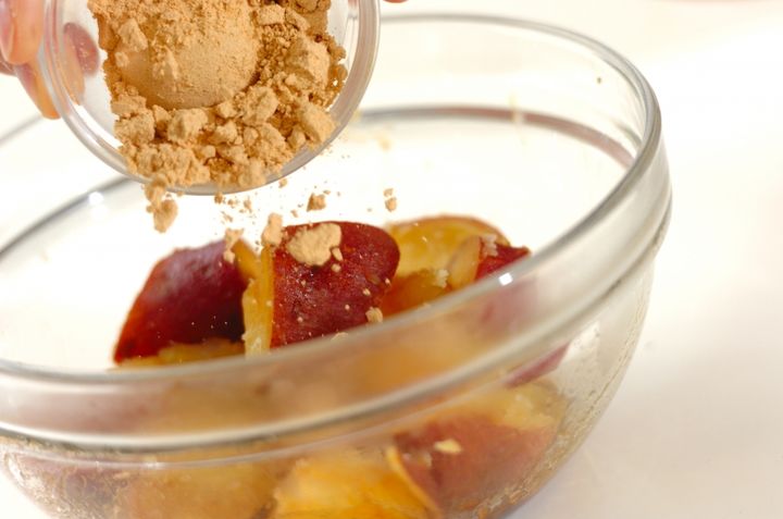 サツマイモのきな粉和えの作り方2