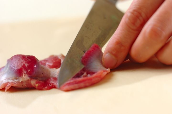 砂肝とセロリのナンプラー風味の下準備1