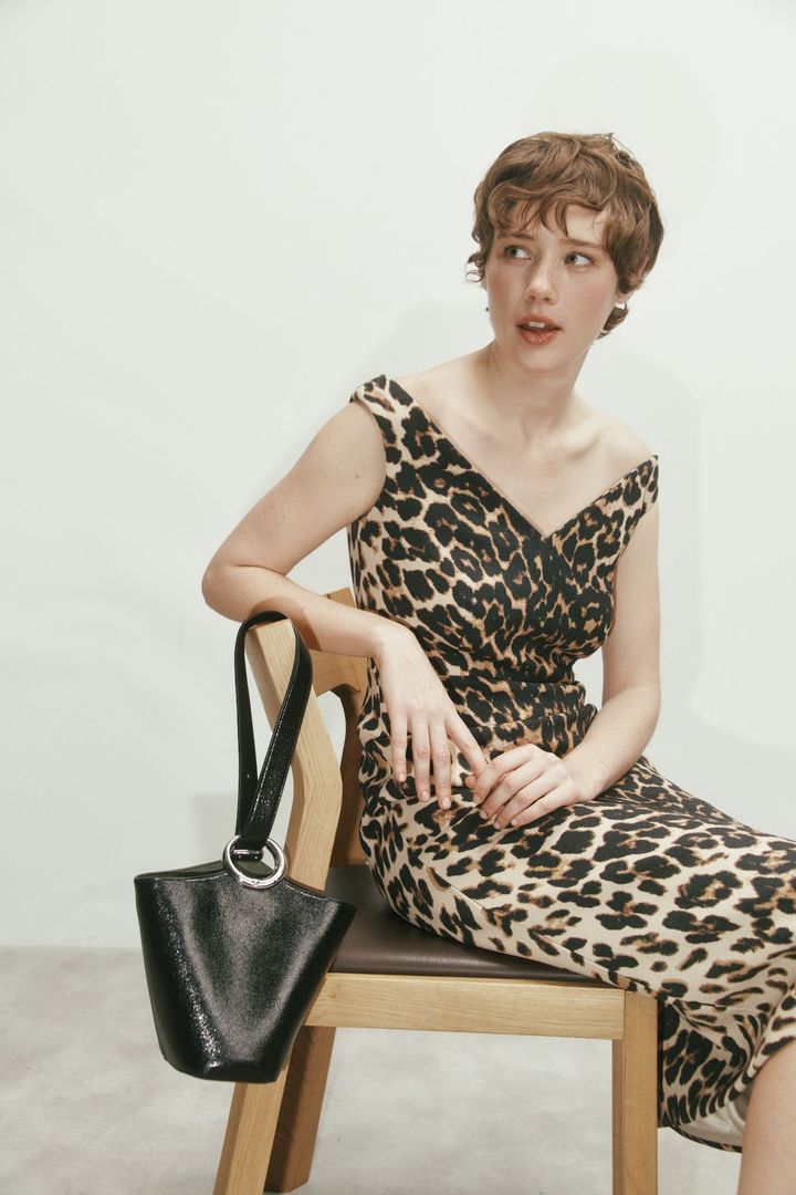 ドレス ￥111,000／KATE SPADE NEW YORK（ケイト・スペード カスタマーサービス tel. 050-5578-9152）※ 8月中旬発売予定