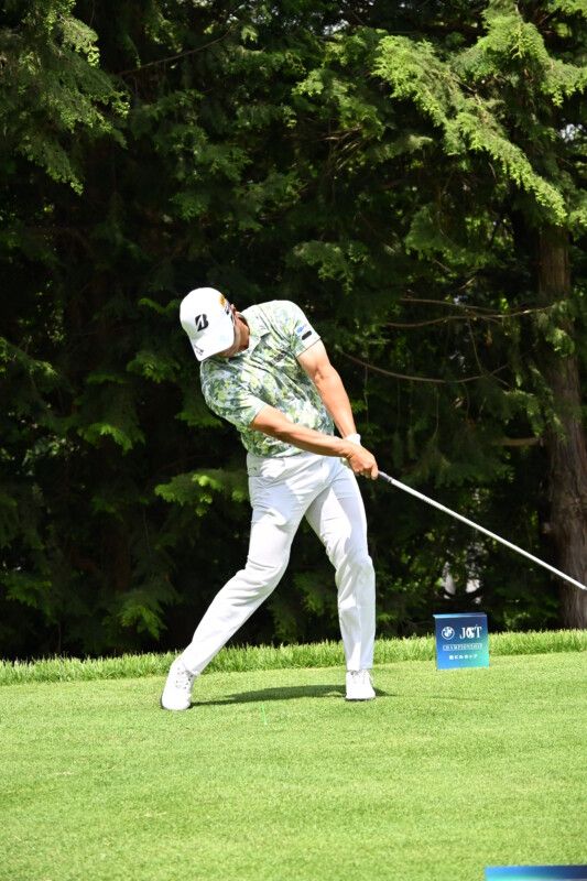 下半身の安定感が生む「ブレないインパクト」とは？連続写真で解説！