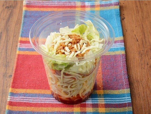 ローソンのオールドエルパソ タイアップ 振っておいしいパスタサラダ メキシカンタコスミートのビジュアル