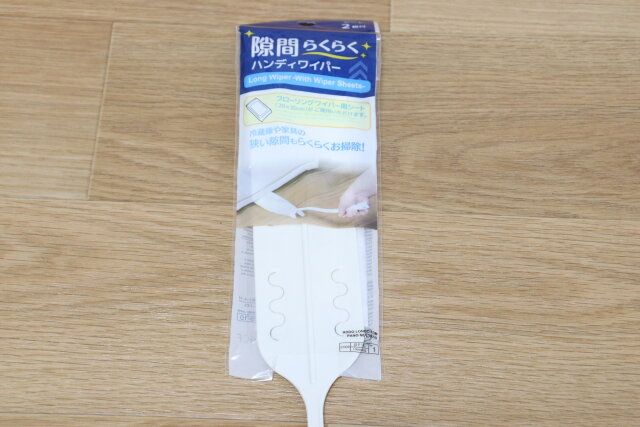 ダイソーの隙間らくらくハンディワイパーのパッケージ