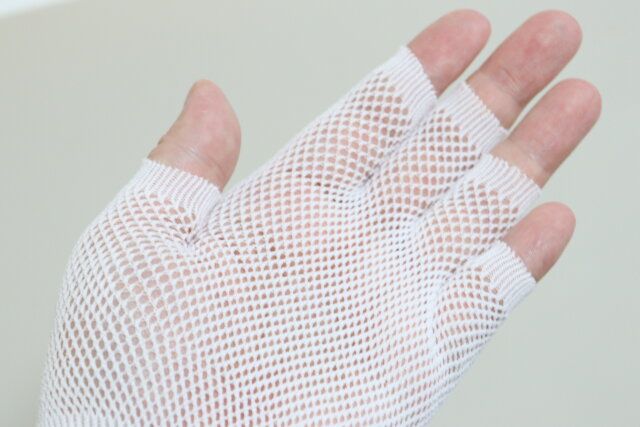 セリアのメッシュインナー手袋5