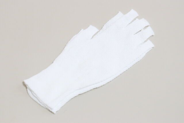 セリアのメッシュインナー手袋2
