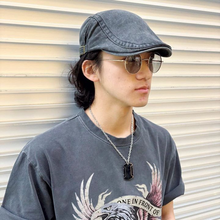 【SNAP】カラーサングラスと ネックレスをプラスして、アメカジテイ ストに！ 金子悠峨さん