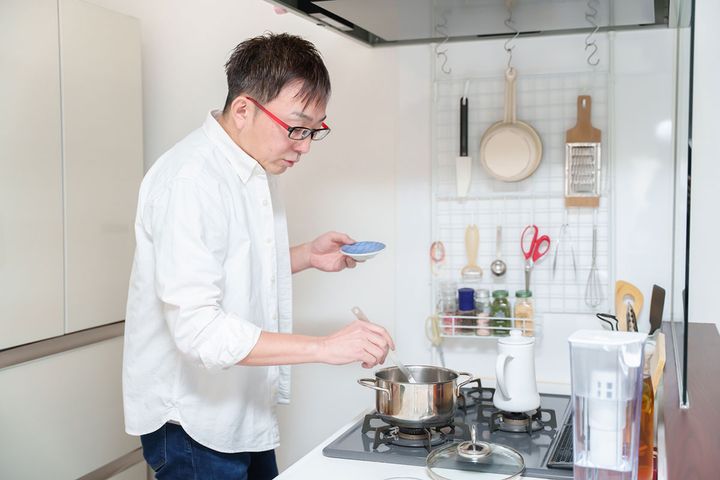 逆に迷惑？夫が料理に目覚めて困る妻たち