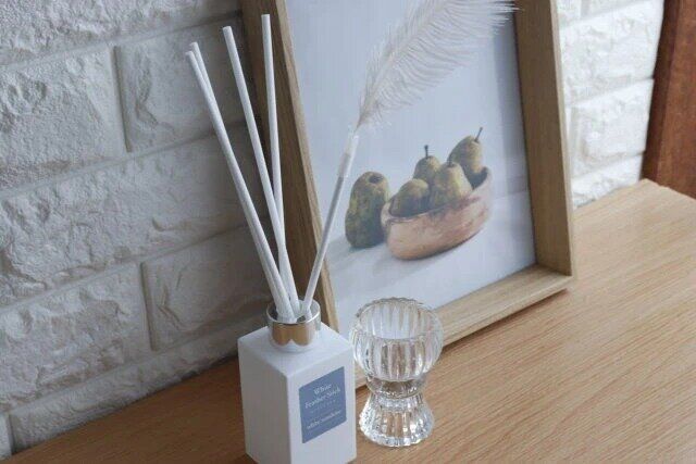 ホワイト羽根スティックディフューザー（ホワイトサンシャイン） 使用例